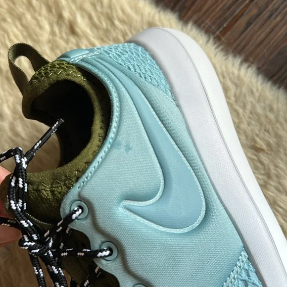 Nike Roshe Two SE Women EUC - Picture 15 of 15